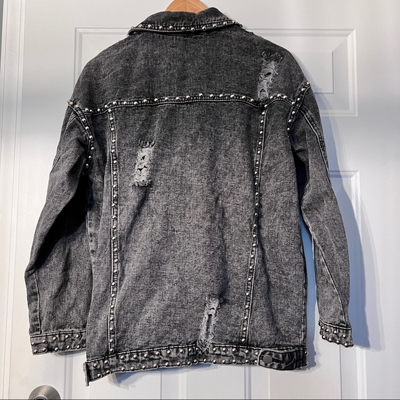 NEVER WORN 🔥🔥GRAY STUDDED DENIM JACKET - Picture 8 of 8